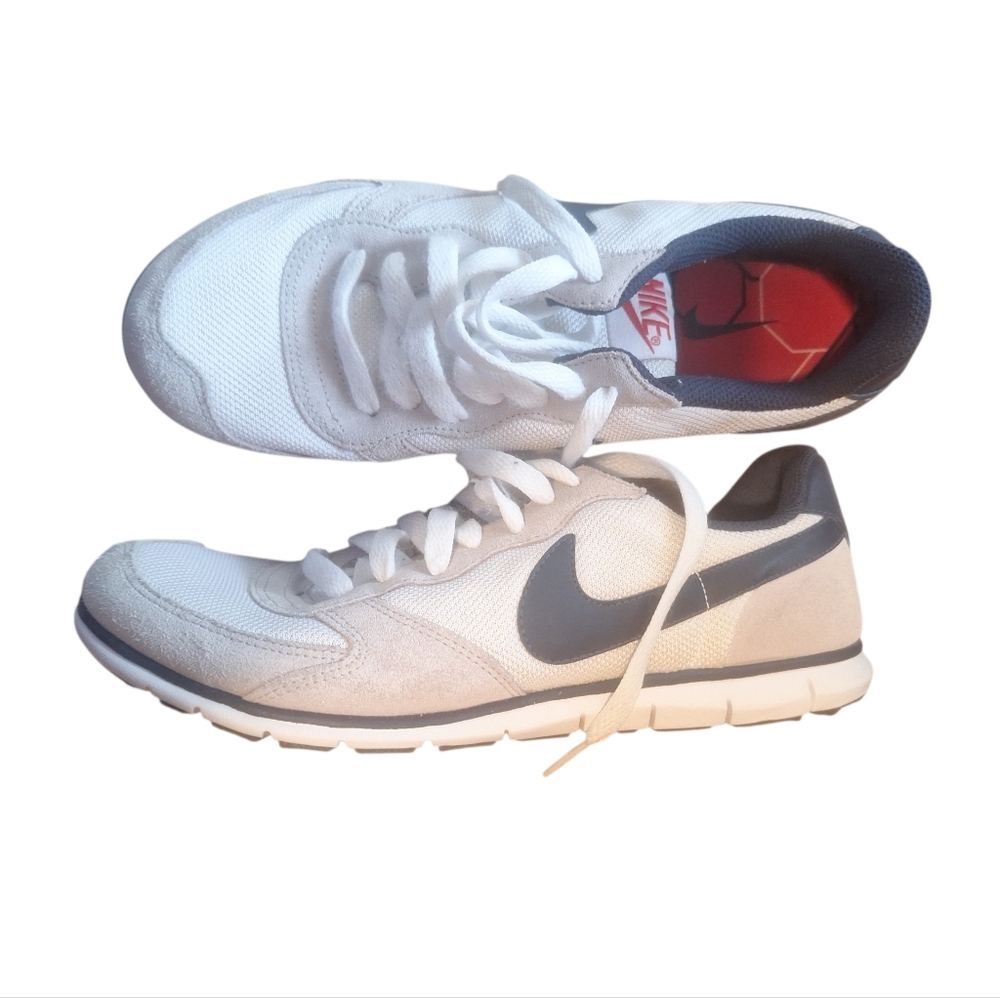 Nike White and Navy Sneakers Sz 7